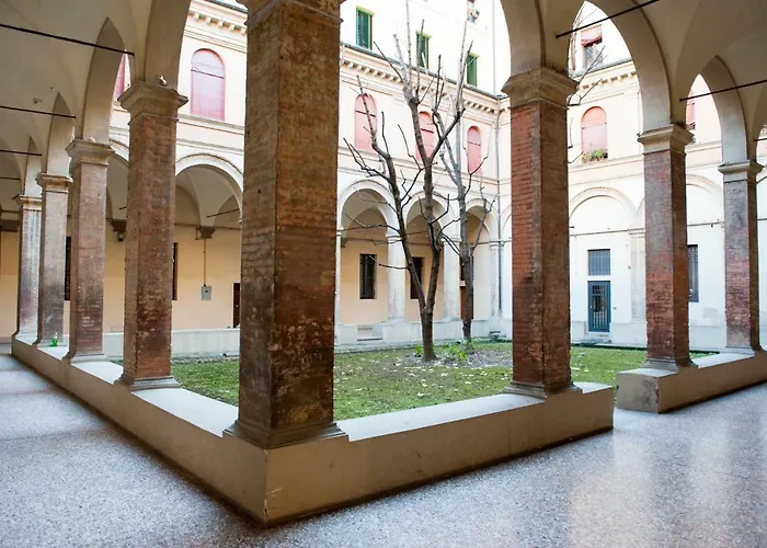 Little House Болонья